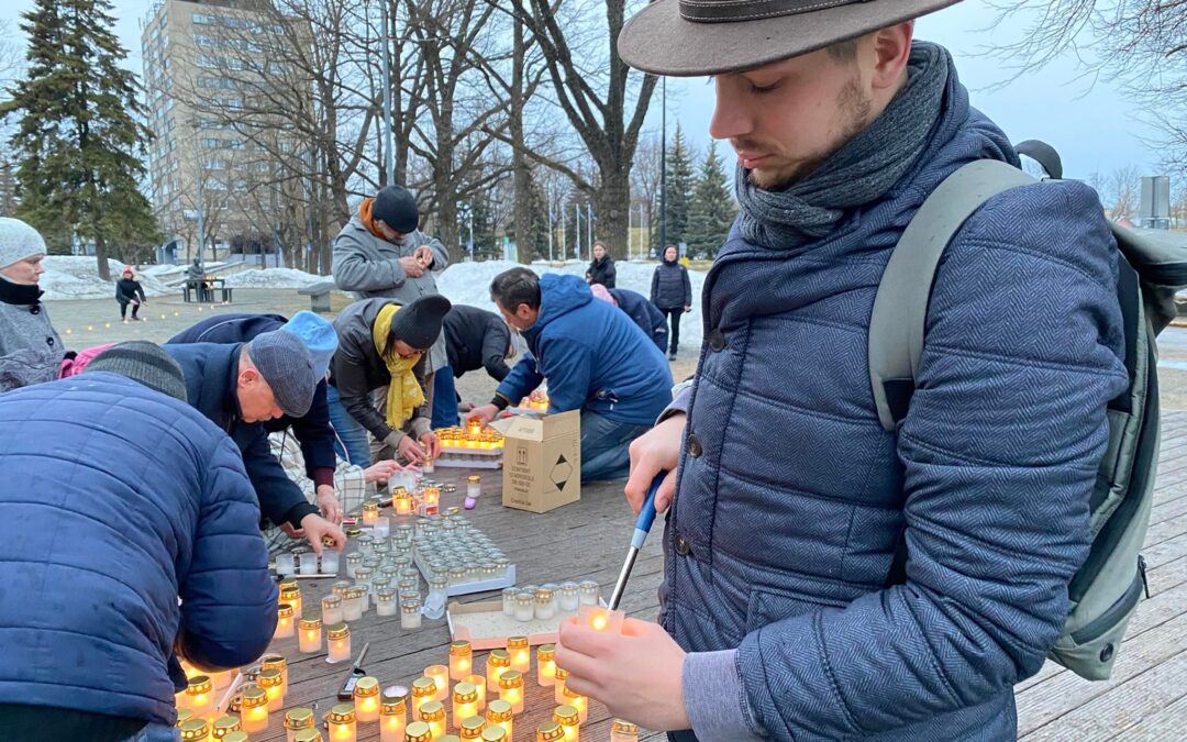 Молодёжь в Нарве зажгла свечи в память жертв массовых депортаций
