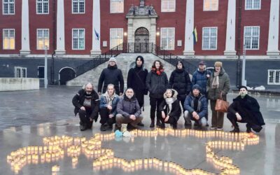 Märtsiküüditamise aastapäeval süütasime Narvas mälestusküünlaid