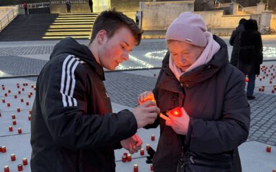 Tallinnas meenutati märtsiküüditamise ohvreid küünalde ja lugudega